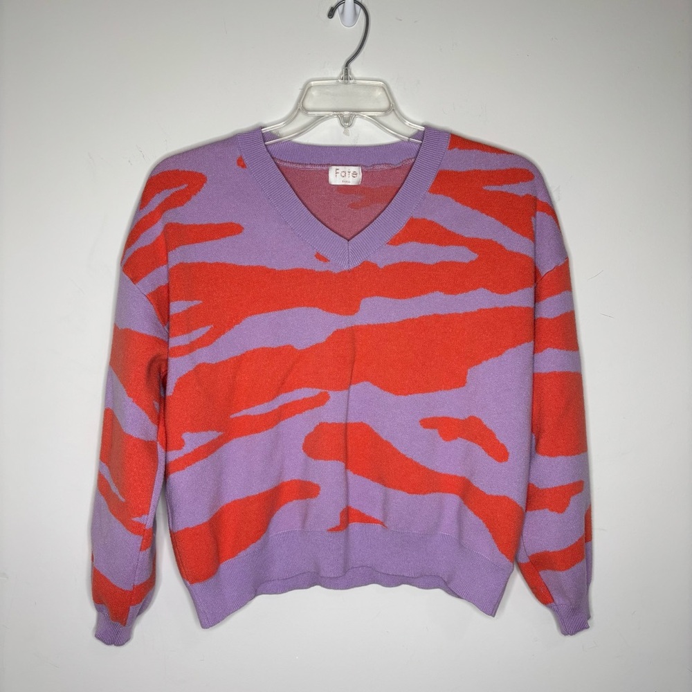 BN2 Fate Abstract Lilac Red‎ V-Neck Sweater Women Small Rayon Blend
